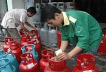 Giá gas giảm 8.000 đồng/bình 12kg